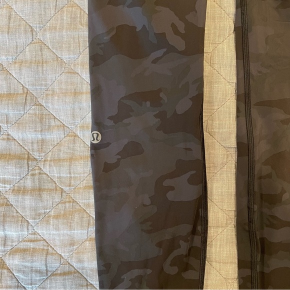 LULULEMON Fast & Free Leggings with Pockets. Size 4. - Picture 4 of 7